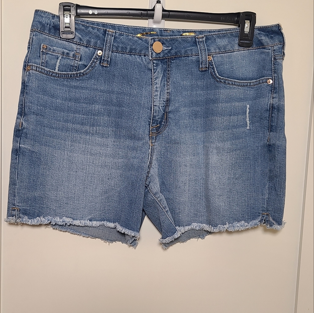 NWOT Seven7 Jean Shorts Size 12